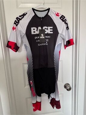 BASE Black White Red Short-Sleeve Triathlon race kit